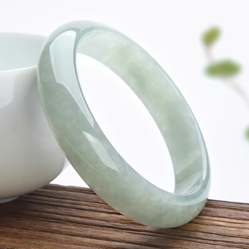 Lighting - Myanmar Old Mine Bracelet, Light Jade