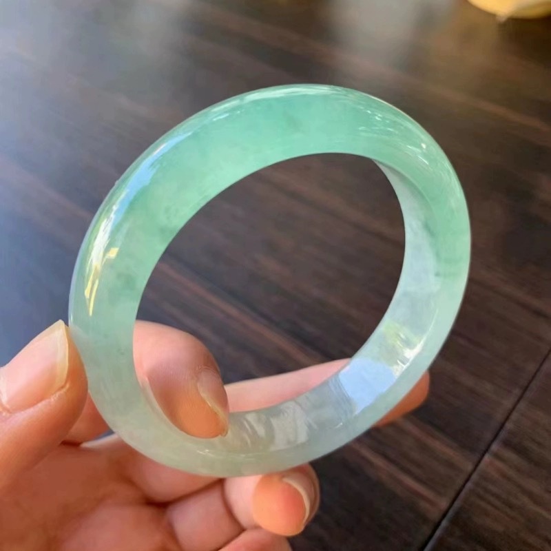 Light ice jade for girls, Burm - đánh giá và giá Lighting